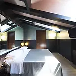 Hotel Phi