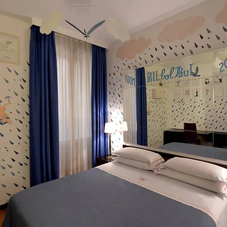 Hotel Phi