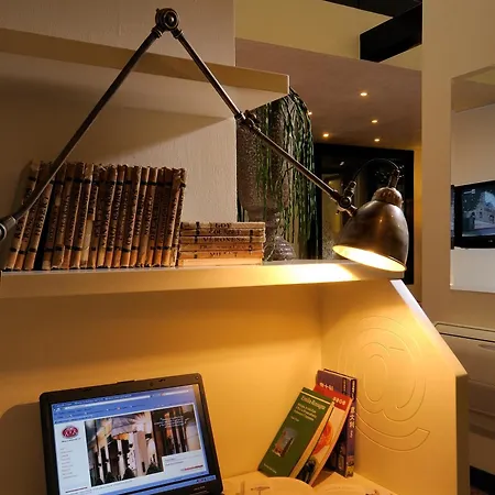 Phi 4* بولونيا