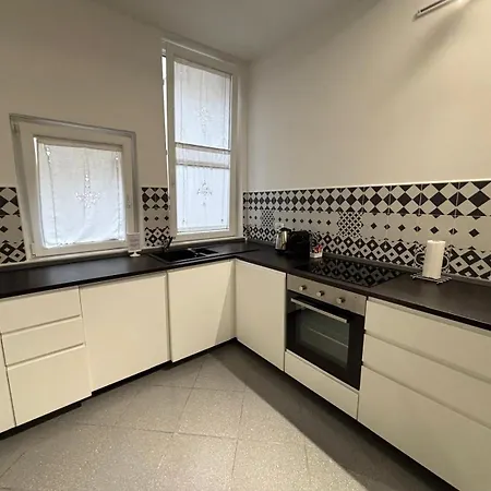 Phi 4* بولونيا