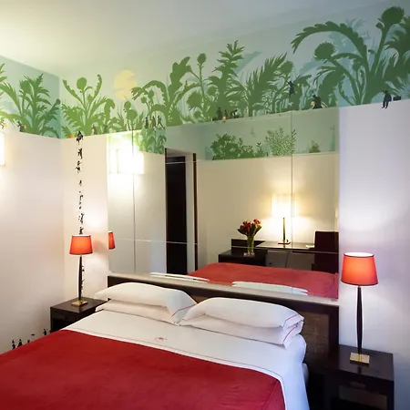 Hotel Phi