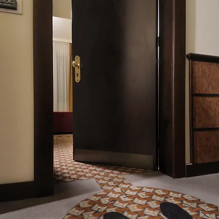 Phi Otel Bolonya