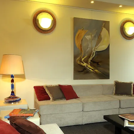 Hotel Phi 4*