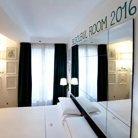 Hotel Phi