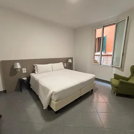 Hotel Phi 4*